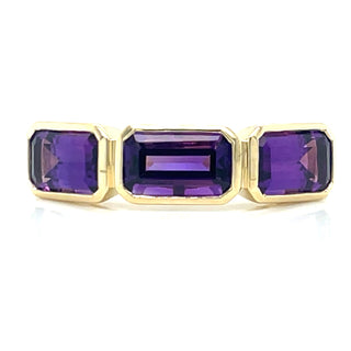 A 9ct yellow gold gemstone ring with emerald cut amethysts.