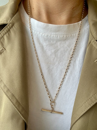 vintage 9ct yellow gold t-bar necklace.