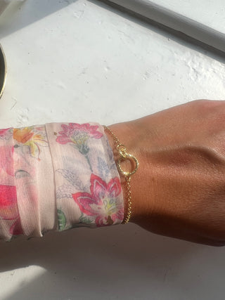 Diamond Cut Interlocking Golden Bracelet