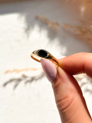 Vintage 9ct Yellow Gold Oval Onyx Ring