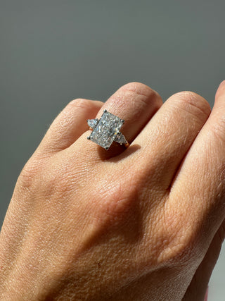 Caoilinn - 18ct Yellow Gold Laboratory Grown 3.03ct Elongated Cushion Cut Diamond Engagement Ring With Pear Side Stones