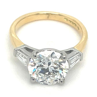 Nora - 18ct Yellow Gold 3.05ct Laboratory Grown Round Brilliant Diamond Ring With Two Side Baguette Cut Diamonds
