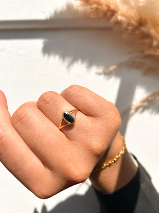 Vintage 9ct Yellow Gold Oval Black Onyx Ring