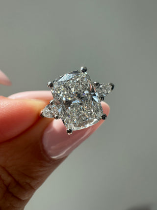 Caoilinn - 18ct Yellow Gold Laboratory Grown 3.03ct Elongated Cushion Cut Diamond Engagement Ring With Pear Side Stones