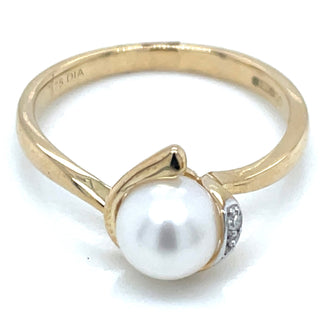 9ct Yellow Gold Pearl And Diamond Ring