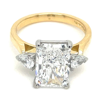 Crían - 18ct Yellow Gold Laboratory Grown 4.01ct Radient Cut Diamond Ring With Trillion Side Stones