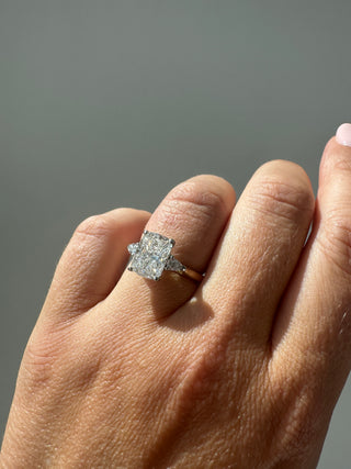 Caoilinn - 18ct Yellow Gold Laboratory Grown 3.03ct Elongated Cushion Cut Diamond Engagement Ring With Pear Side Stones