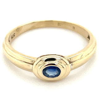 Vintage 9ct Yellow Gold Bezel Set Sapphire Ring