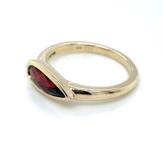 9ct Yellow Gold Pear Cut Garnet Ring