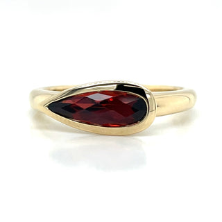 9ct Yellow Gold Pear Cut Garnet Ring
