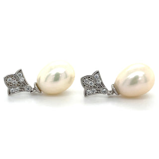 9ct White Gold Pearl Stud Earrings