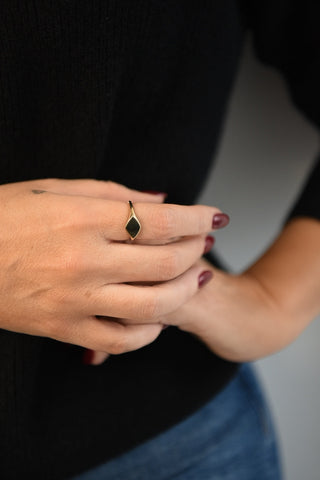 9ct Yellow Gold Diamond Shaped Signet Ring