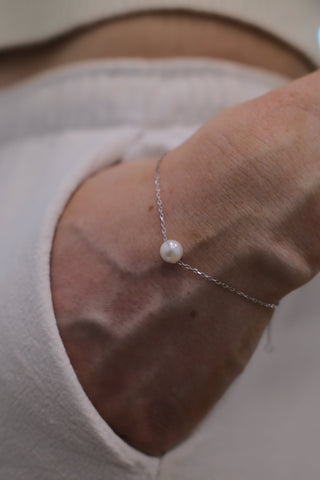 9ct White Gold Floating Freshwater Pearl Bracelet