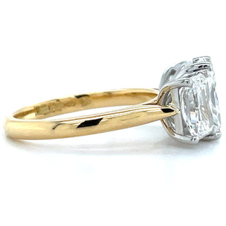 Croía - 18ct Yellow Gold 4.16ct Radiant Cut Laboratory Grown Diamond Three Stone Engagement Ring