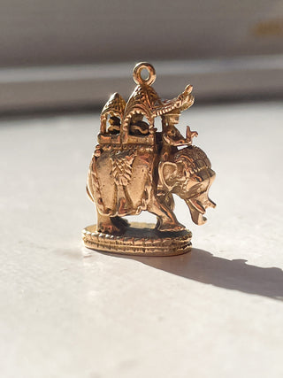 Vintage 9ct Gold Elephant Carriage Charm