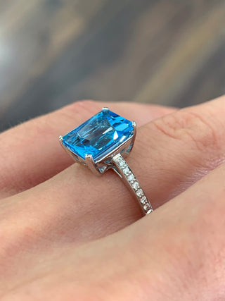 9ct White Gold 4ct Blue Topaz With 0.10ct  Diamond Band