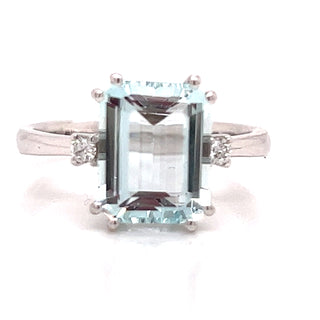 Earth Grown Aquamarine with Diamond in 18ct White Gold